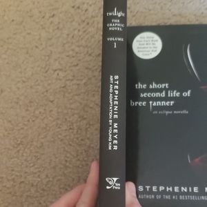 Twilight saga graphic novel and novella